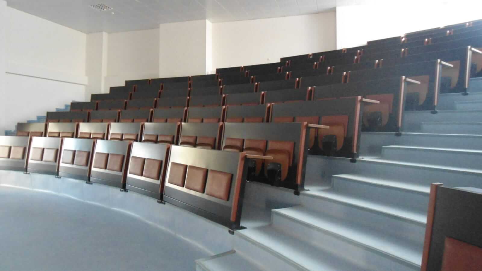Onze schoolstoelen in dit project zijn vervaardigd uit hoogwaardige materialen die lang meegaan. Ze bieden een perfecte balans tussen comfort en duurzaamheid, essentieel voor elke leeromgeving. Image